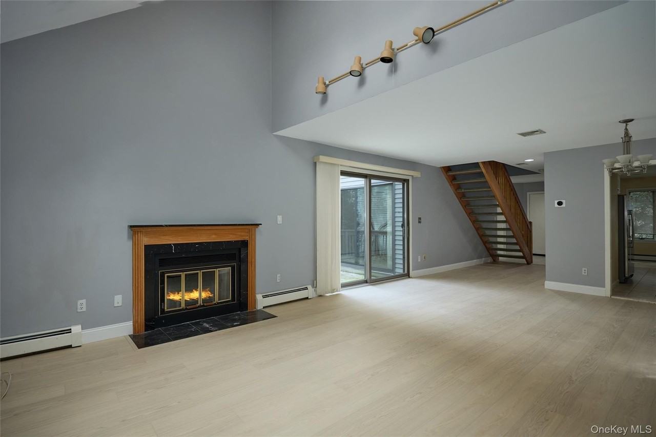 23 Evon Ct - Photo 5 of 35
