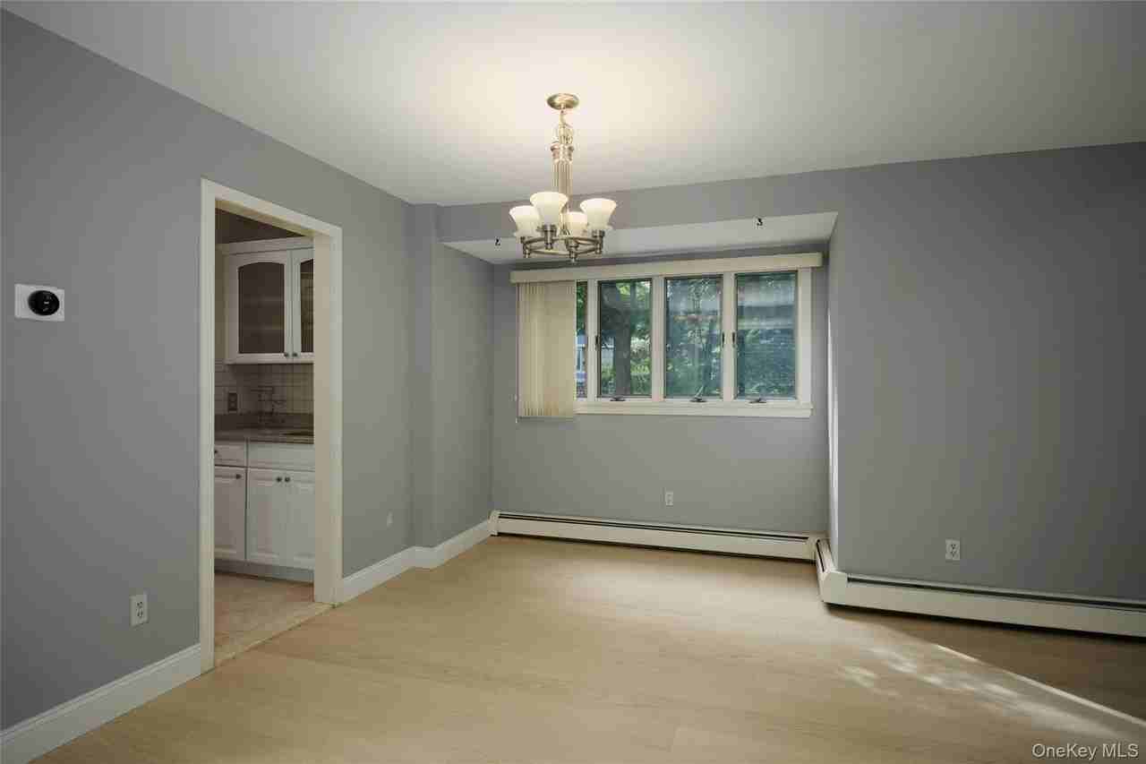 23 Evon Ct - Photo 6 of 35