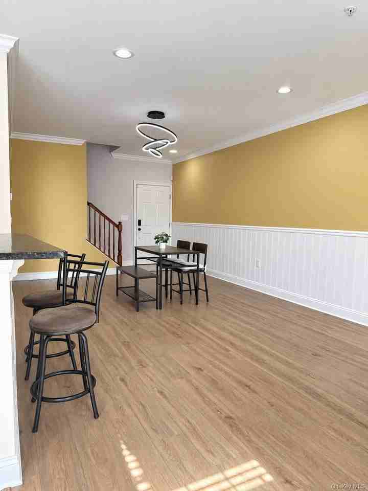 1115 Balsam Dr - Photo 4 of 32