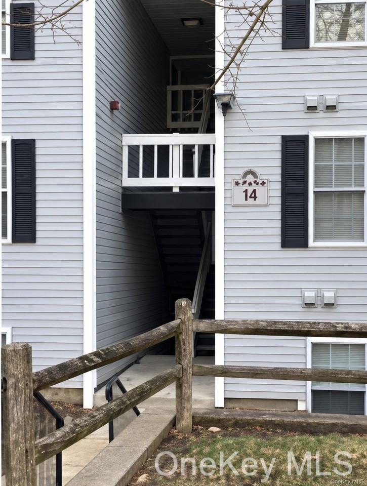 14 Lexington Hl #2 - Photo 2 of 5