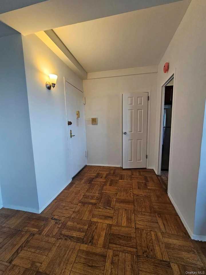 1507 Metropolitan Ave #10E - Photo 5 of 6