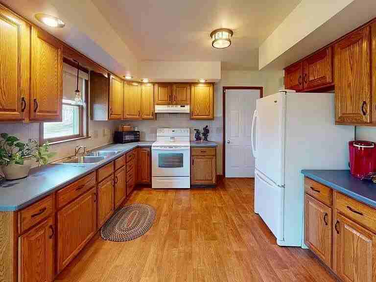 2208 Autumn Wood Dr - Photo 5 of 9