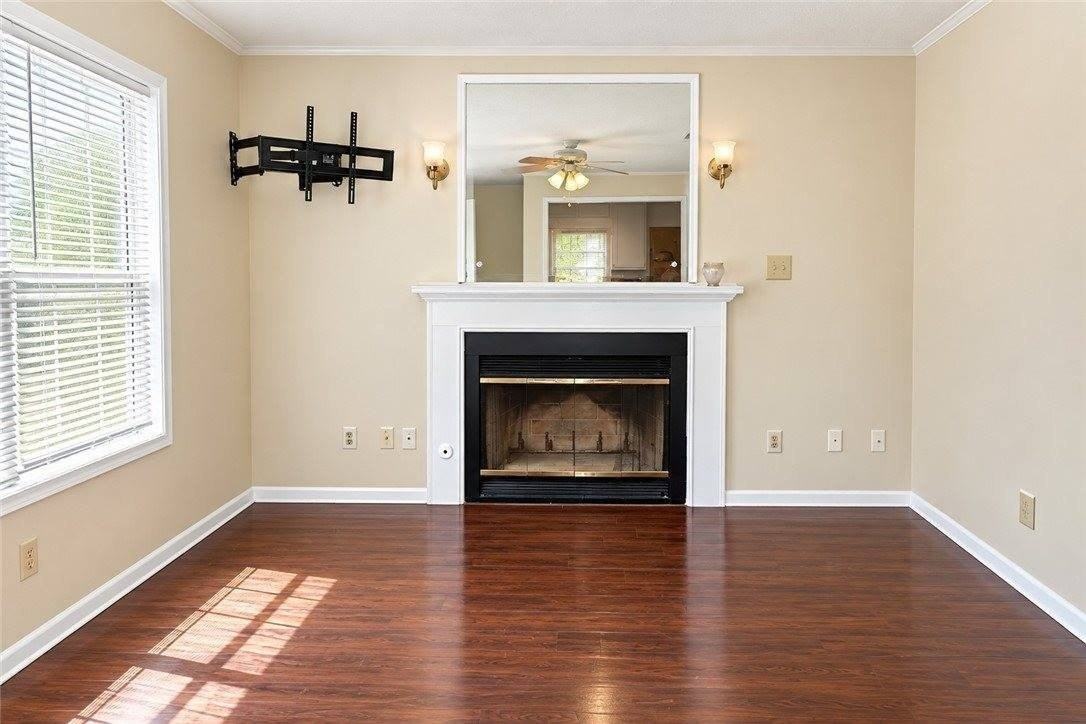 405 Live Oak St - Photo 2 of 9