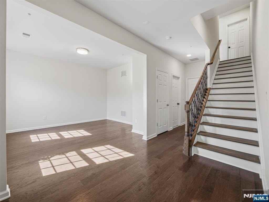 18 Litchfield Ln - Photo 4 of 50