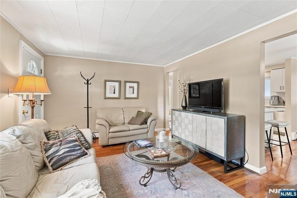 42 7th Ave #1 - Photo 4 of 27