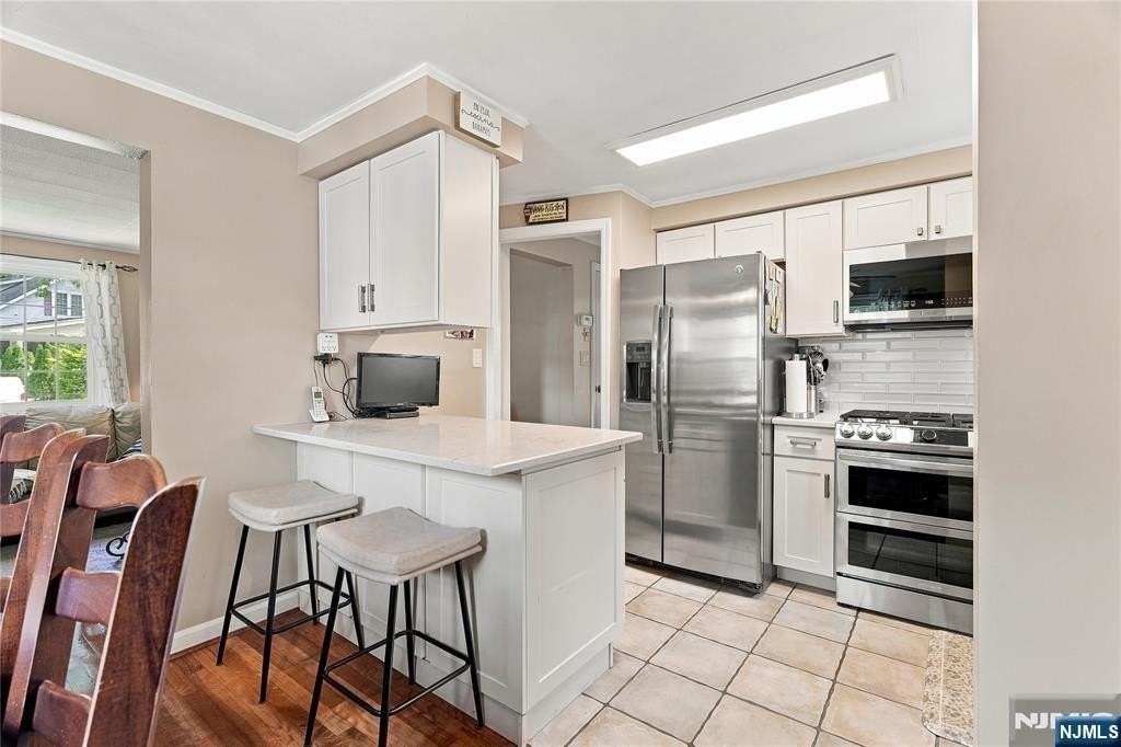 42 7th Ave #1 - Photo 6 of 27
