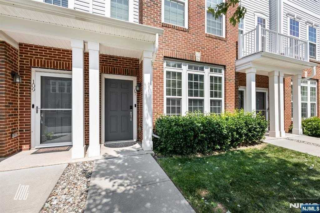 107 Wesmont Dr - Photo 2 of 37