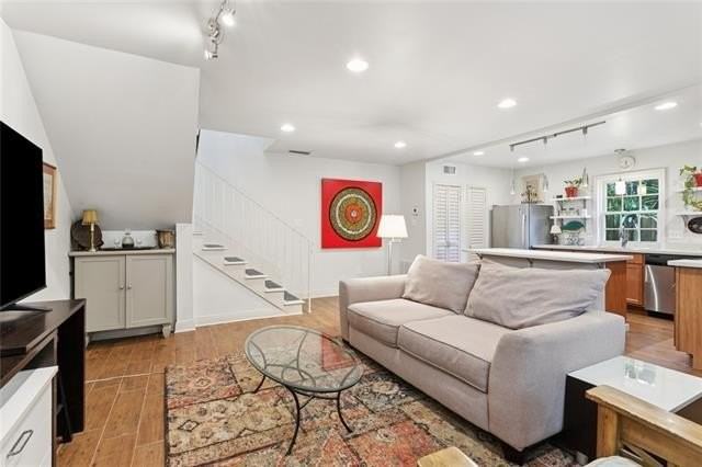 925 Race St #C - Photo 4 of 11