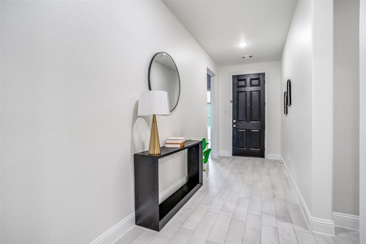 16705 Lincoln Park Ln - Photo 4 of 14