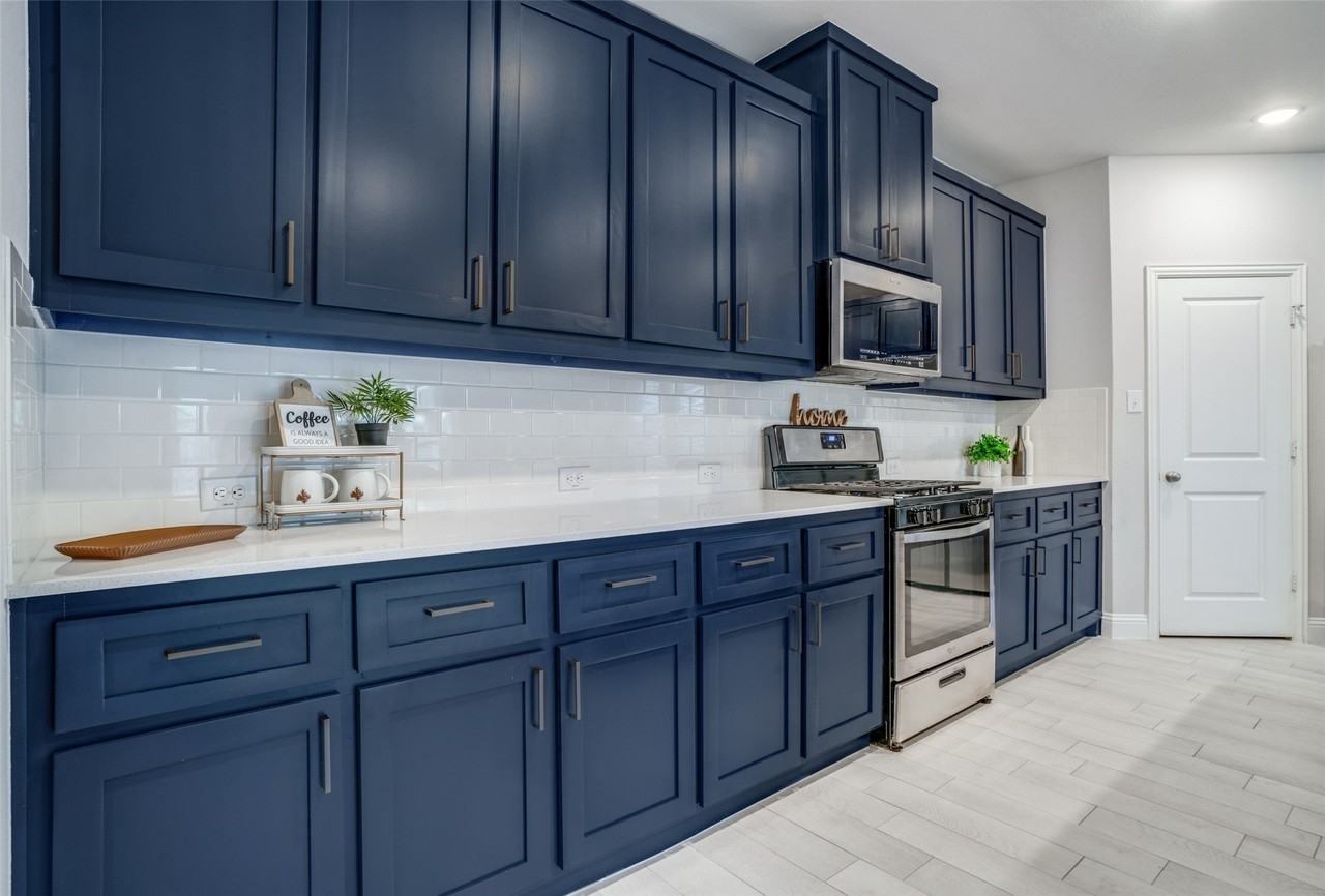 16705 Lincoln Park Ln - Photo 6 of 14