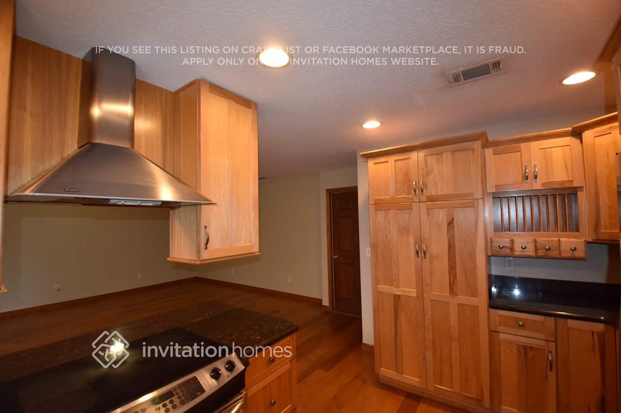 2469 Sheffield Dr - Photo 4 of 11