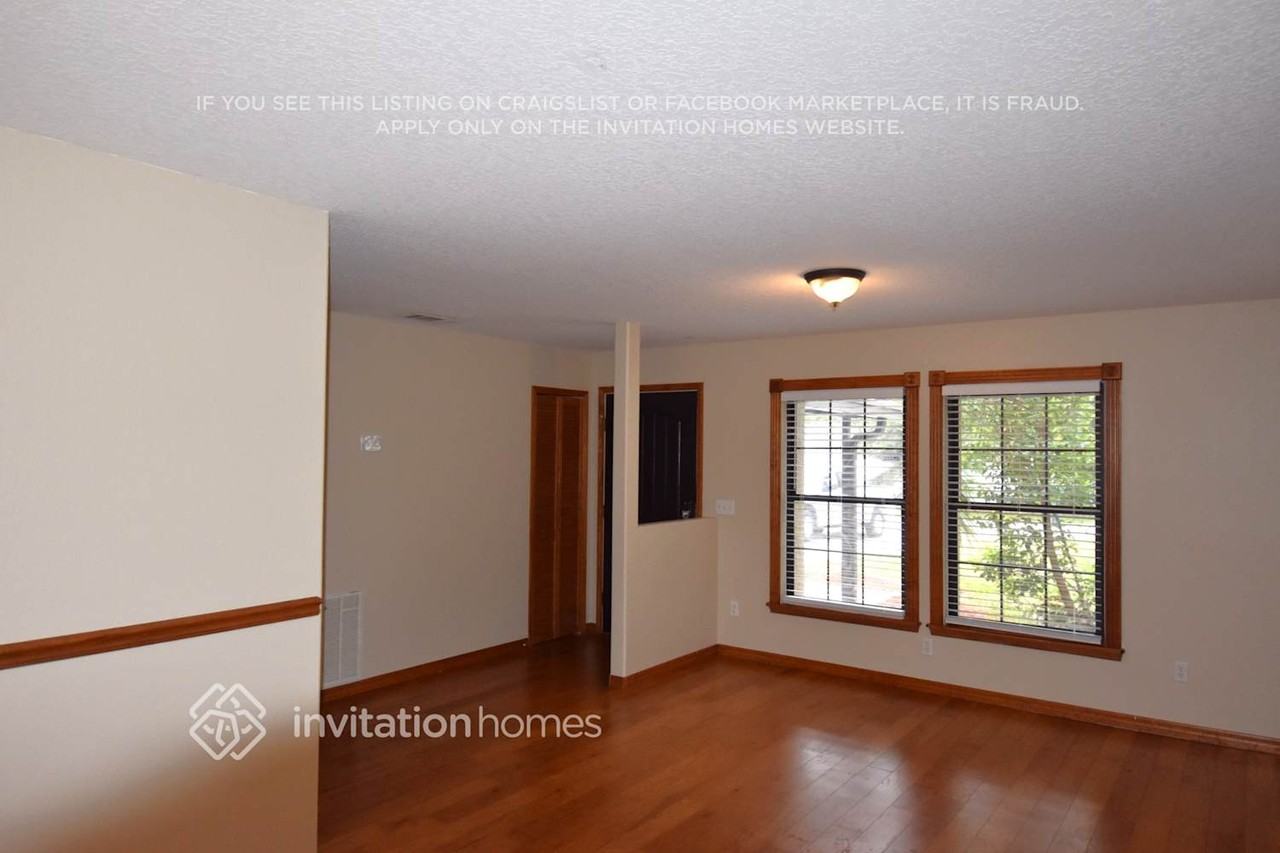 2469 Sheffield Dr - Photo 5 of 11