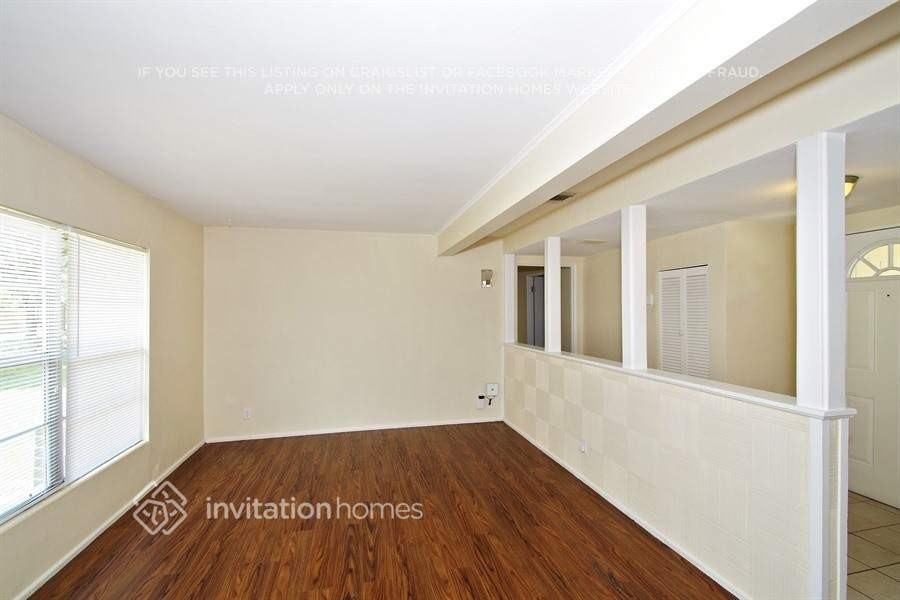 717 Baywood Dr - Photo 3 of 15