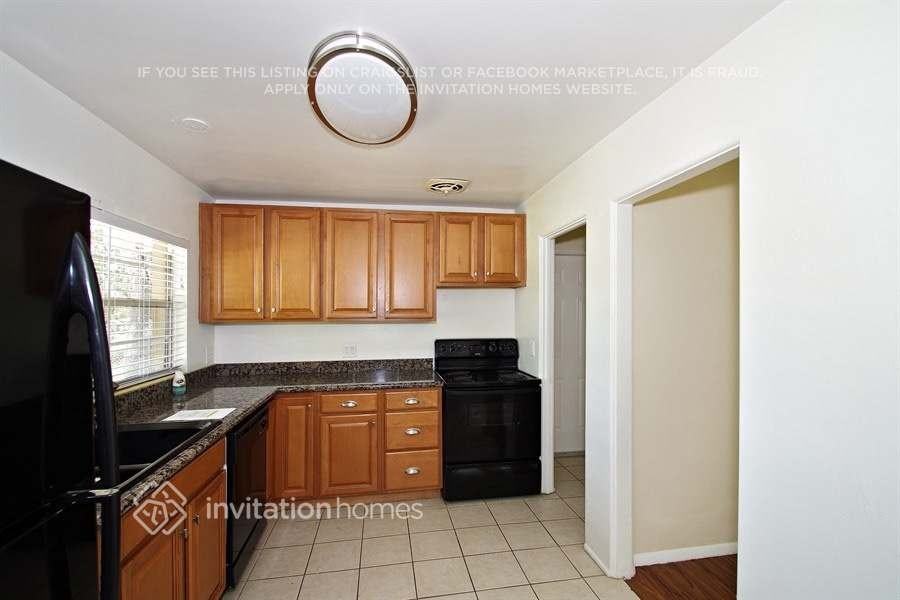 717 Baywood Dr - Photo 5 of 15