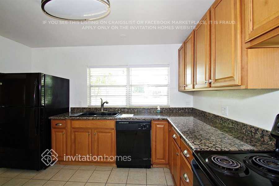 717 Baywood Dr - Photo 6 of 15