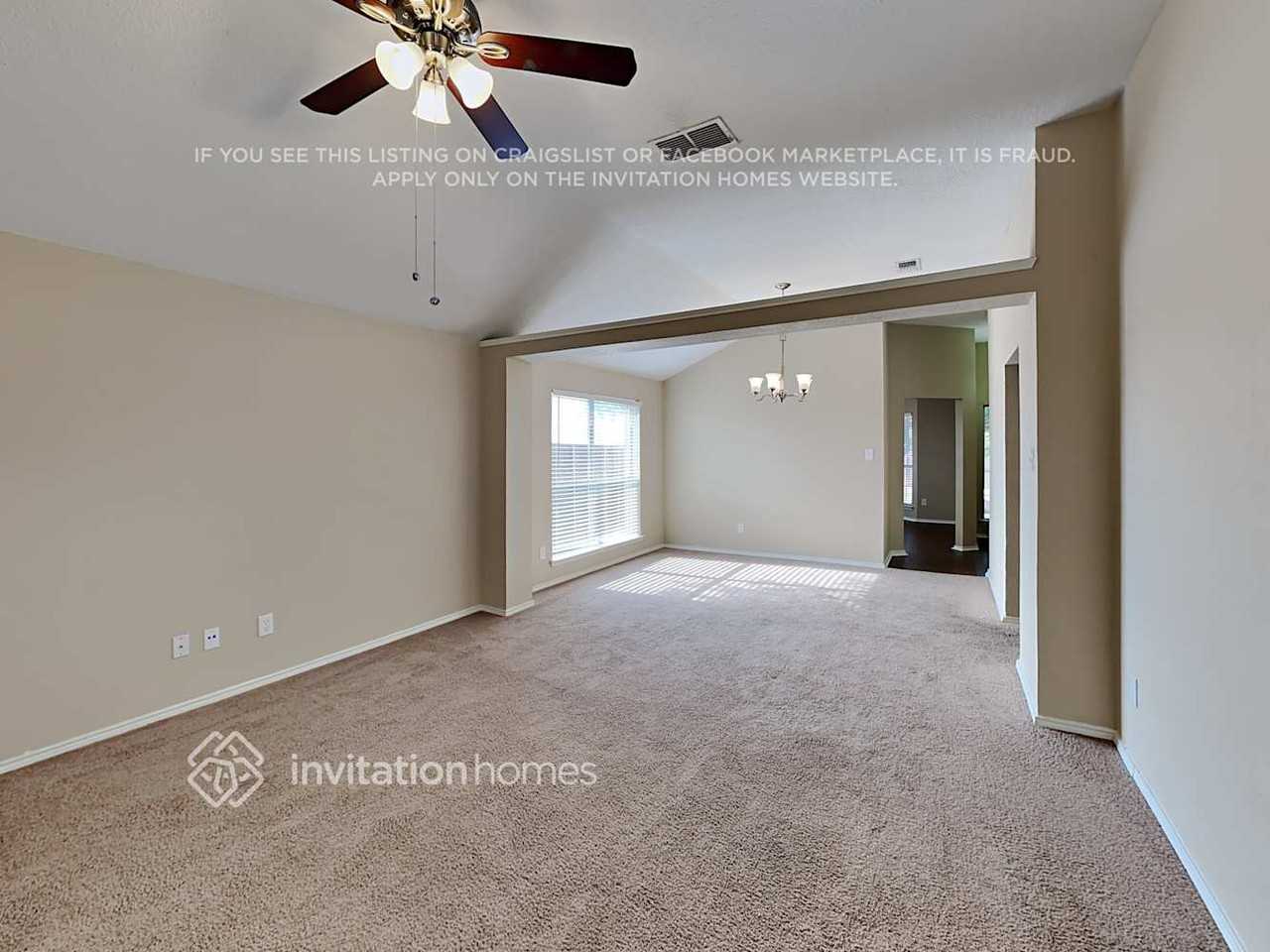 10200 Cypress Hills Dr - Photo 3 of 18