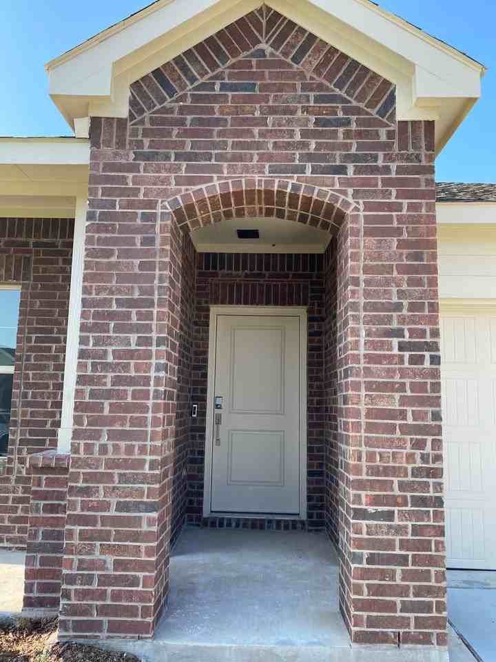 1308 Rousseau Dr - Photo 2 of 12