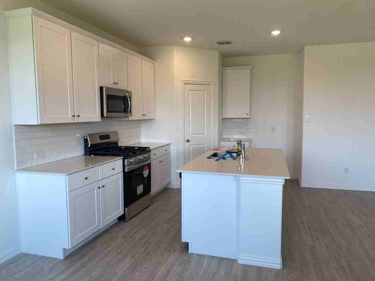 1308 Rousseau Dr - Photo 4 of 12