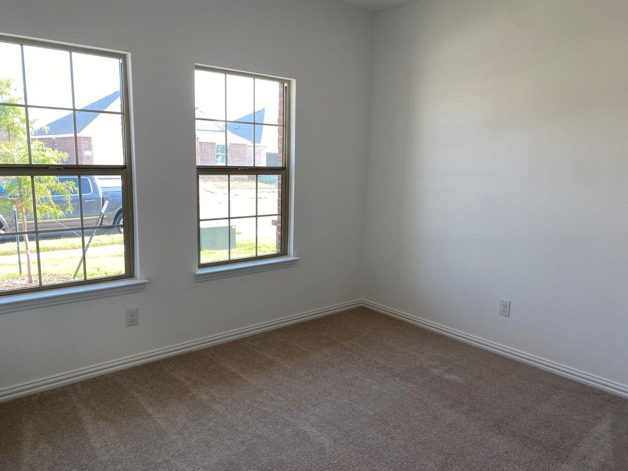 1308 Rousseau Dr - Photo 5 of 12