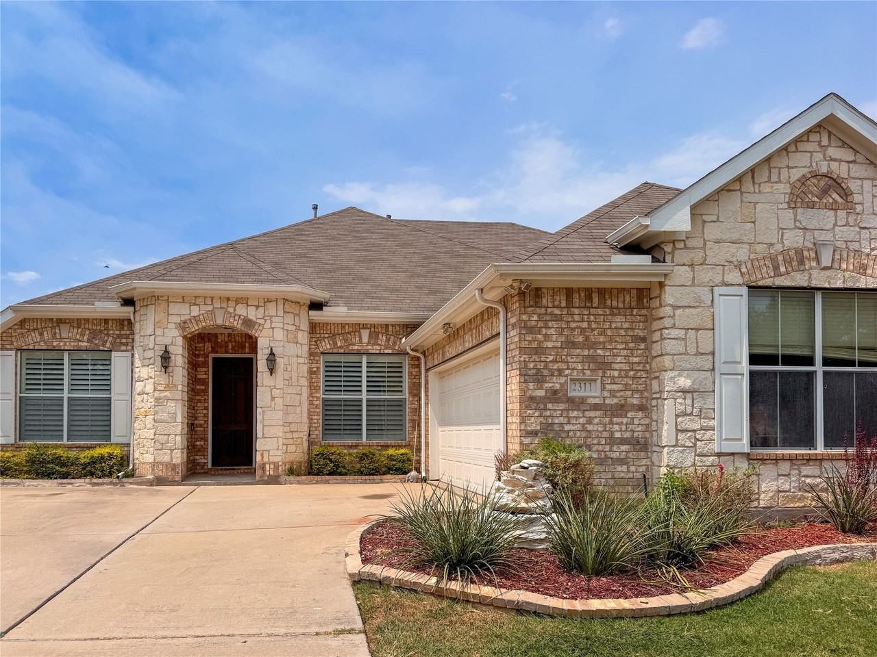 2311 Collin Dr - Photo 3 of 37