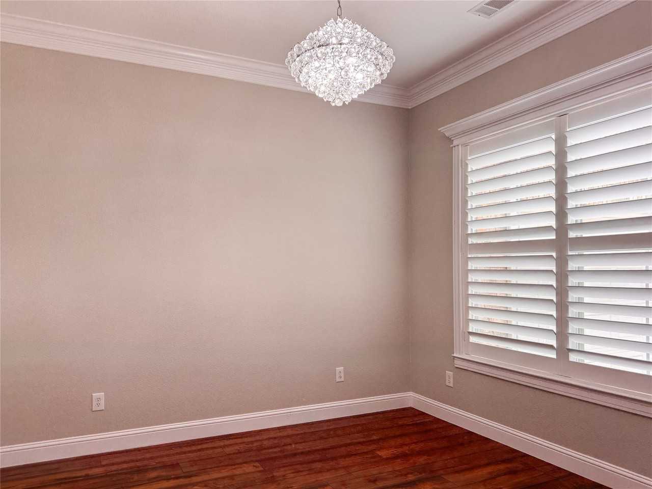 2311 Collin Dr - Photo 5 of 37