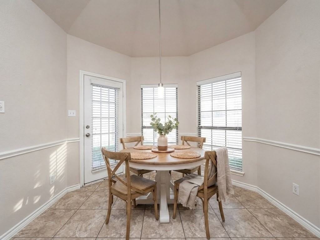 11208 Whispering Brook Ln - Photo 6 of 27