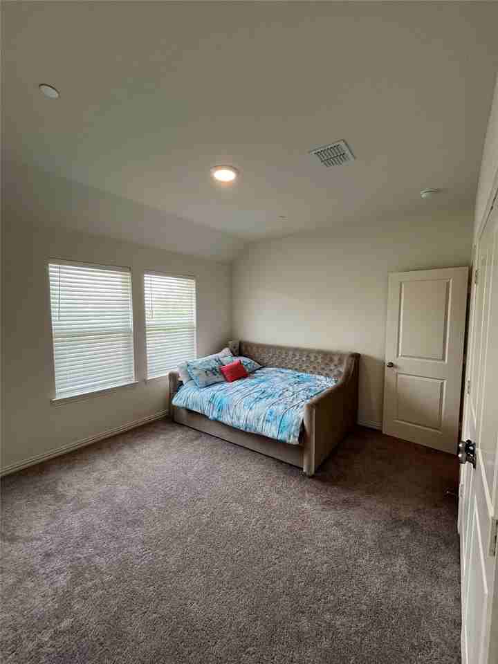 980 Emil Pl - Photo 5 of 9