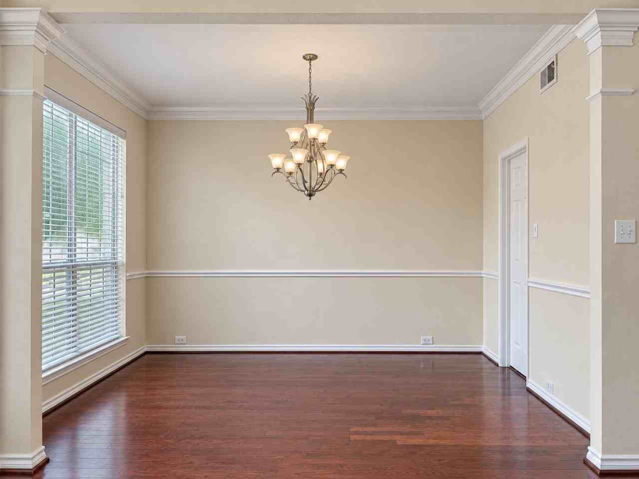 8723 Stonecrest Dr - Photo 2 of 23