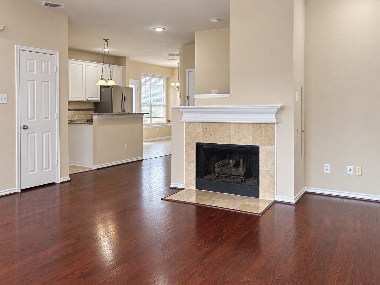 8723 Stonecrest Dr - Photo 4 of 23