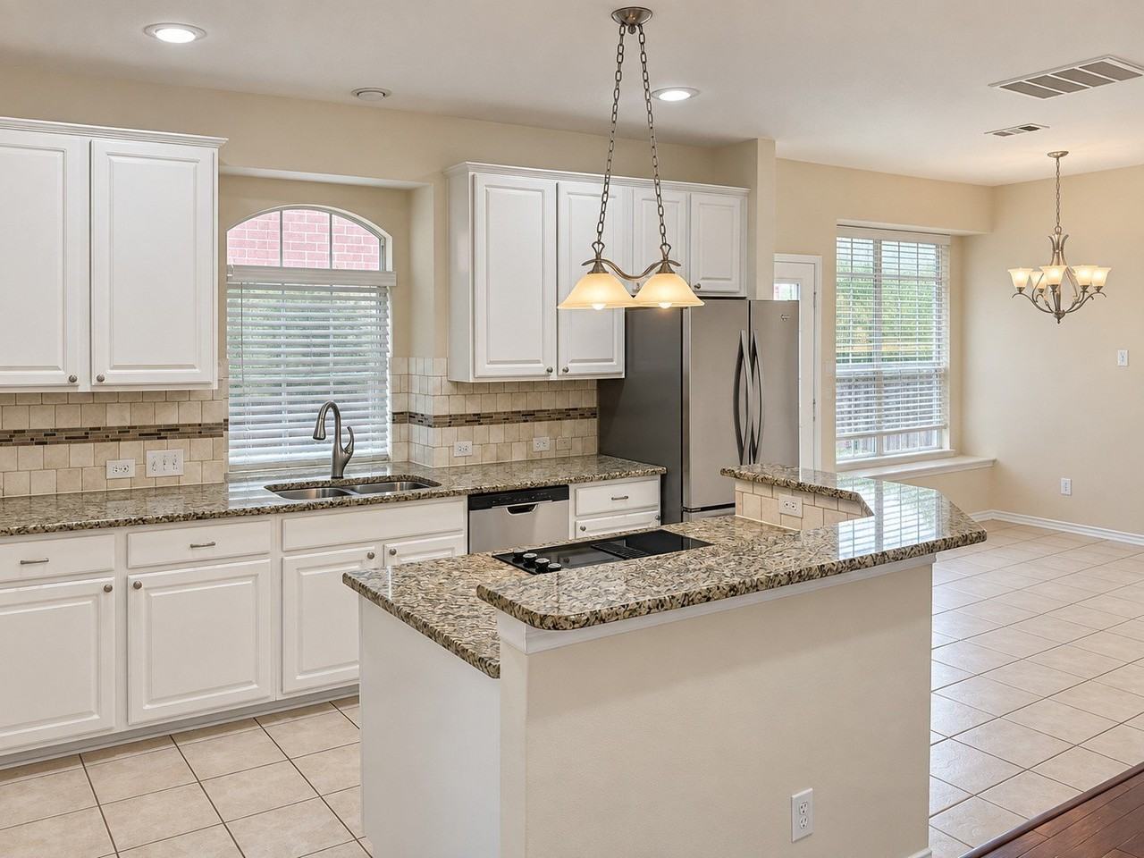 8723 Stonecrest Dr - Photo 6 of 23