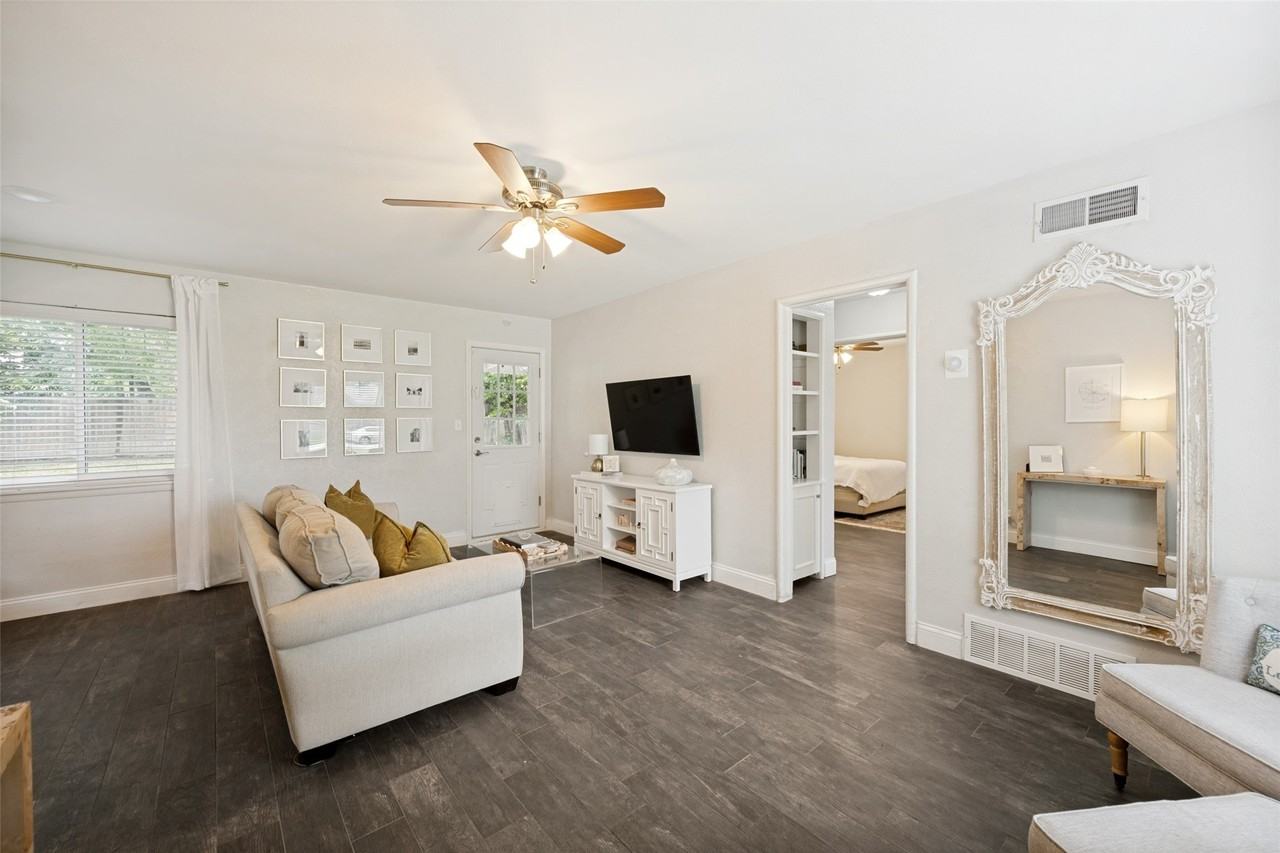 4504 Geddes Ave - Photo 5 of 23