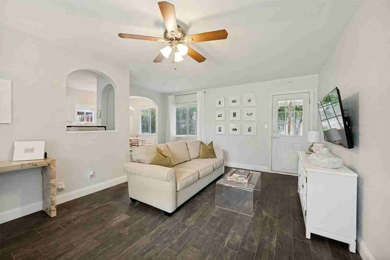 4504 Geddes Ave - Photo 6 of 23
