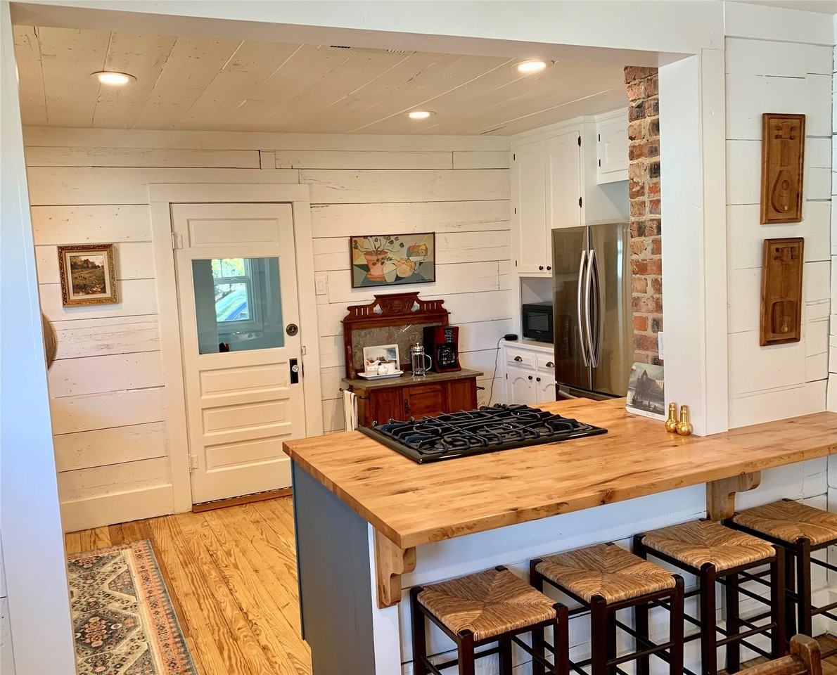 1804 N Elm St - Photo 6 of 16