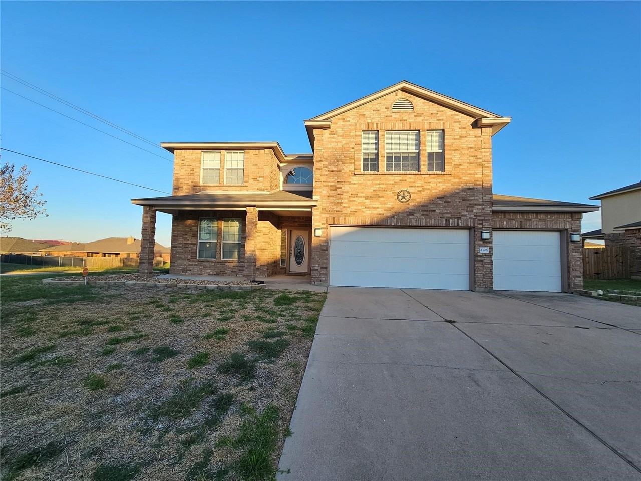 2306 Scott Dr - Photo 2 of 21