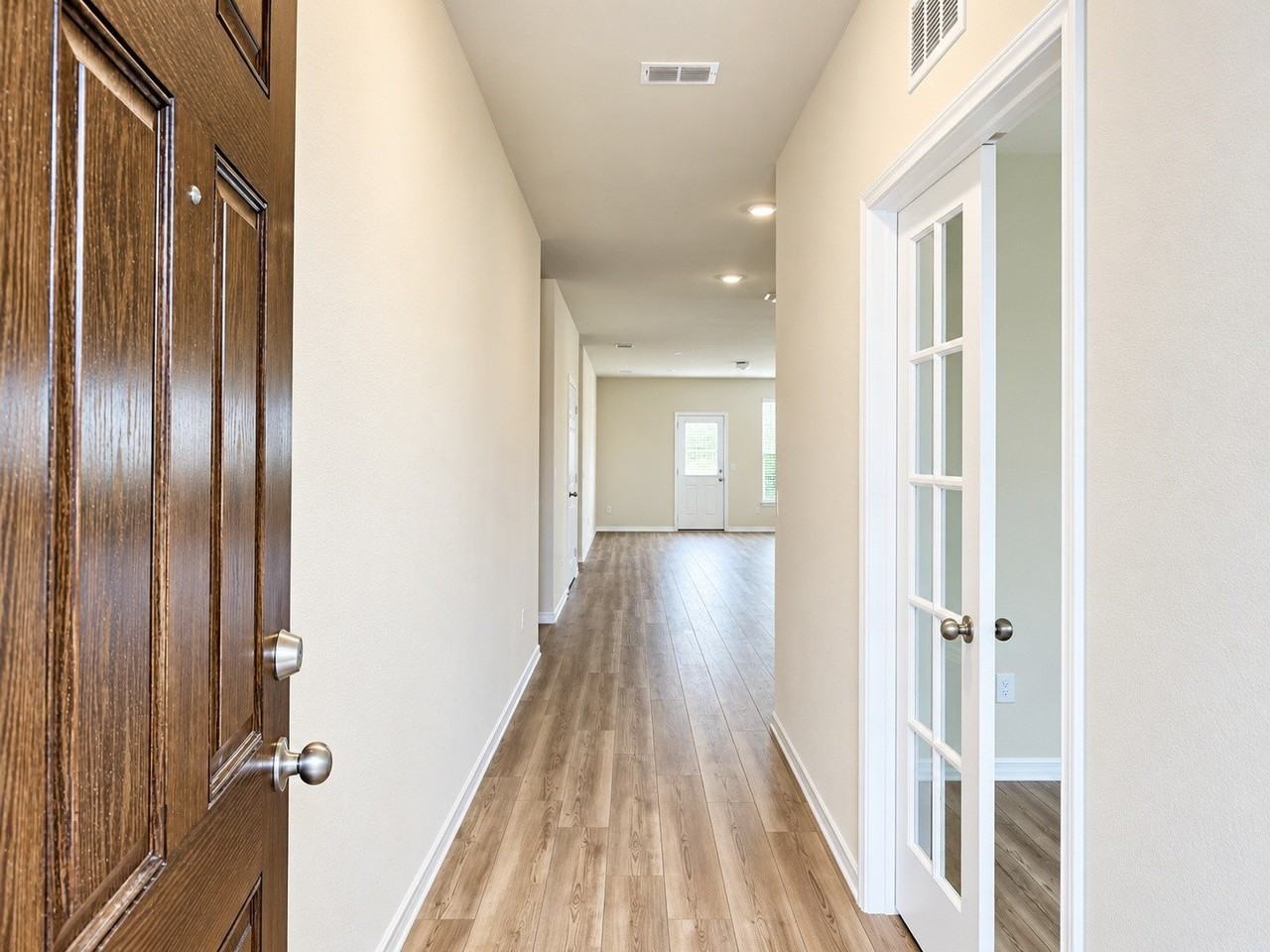 907 Chicadee St - Photo 3 of 32