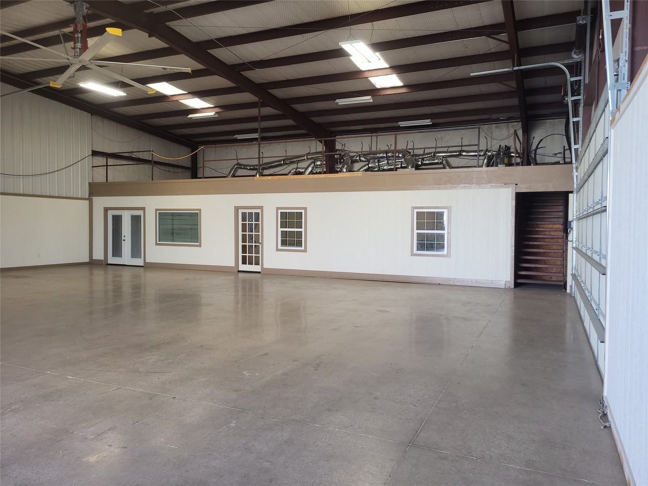 578 Aviator Dr - Photo 4 of 40