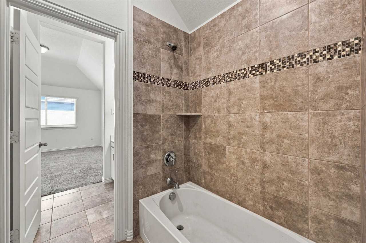 630 Patriot Ln - Photo 5 of 32