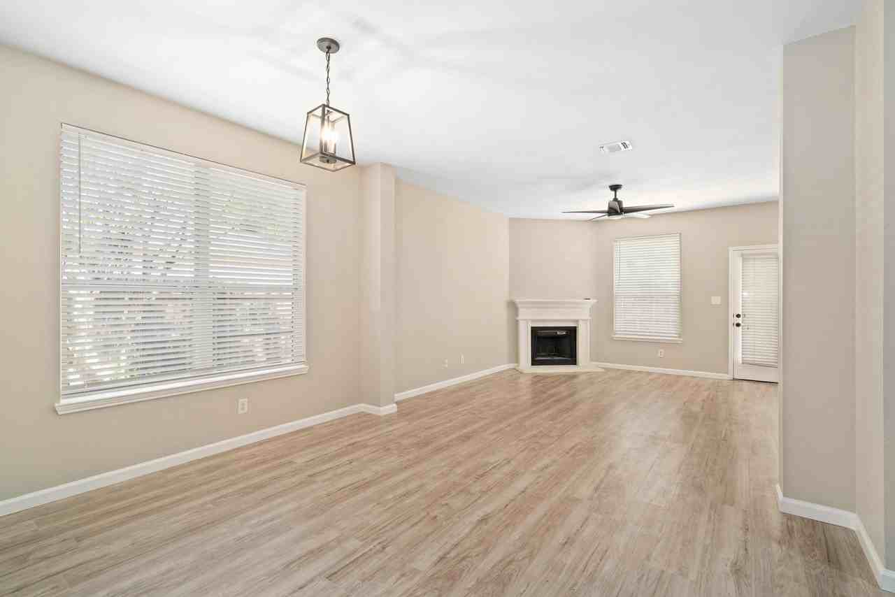 3957 Parkhaven Dr - Photo 2 of 13
