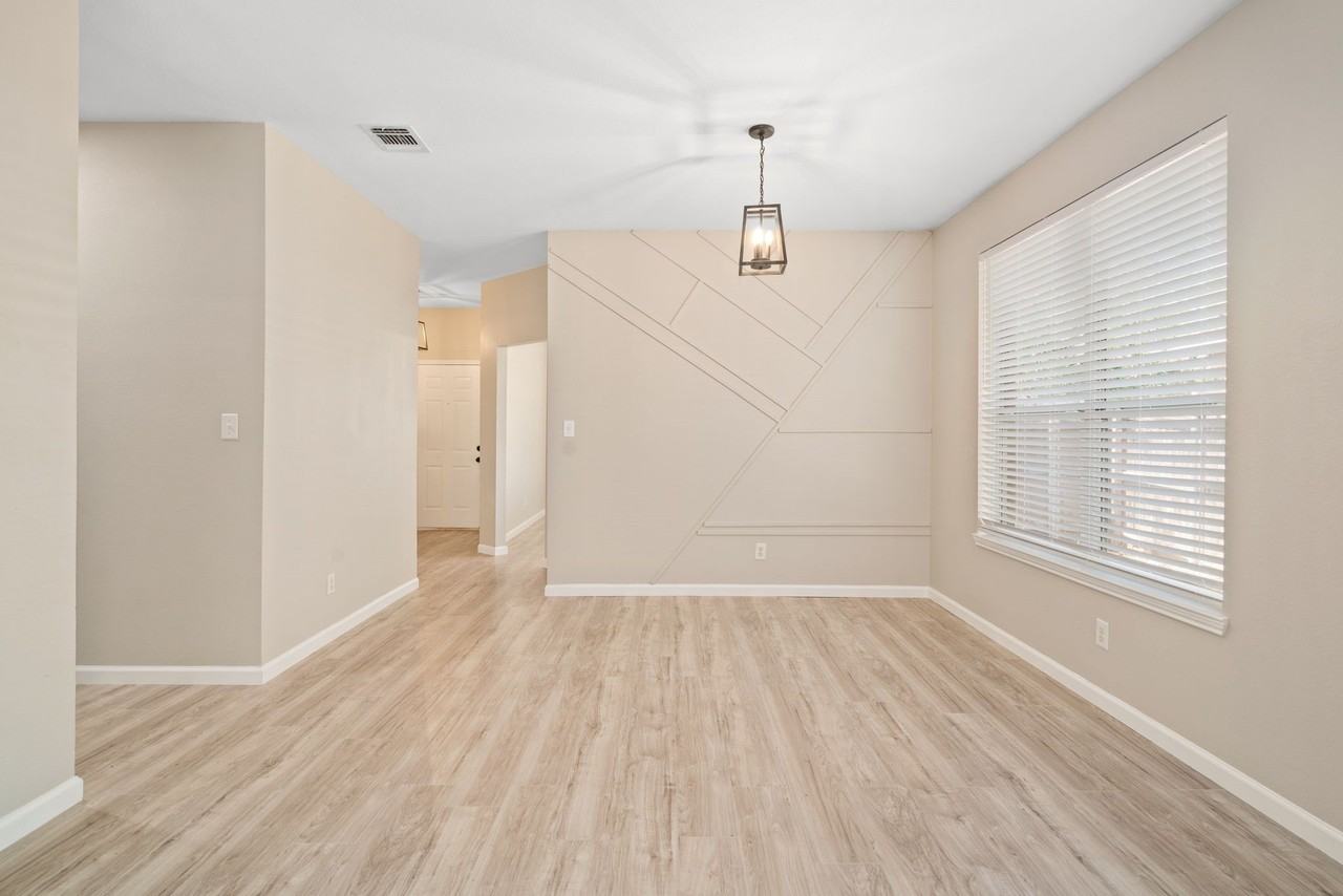 3957 Parkhaven Dr - Photo 3 of 13