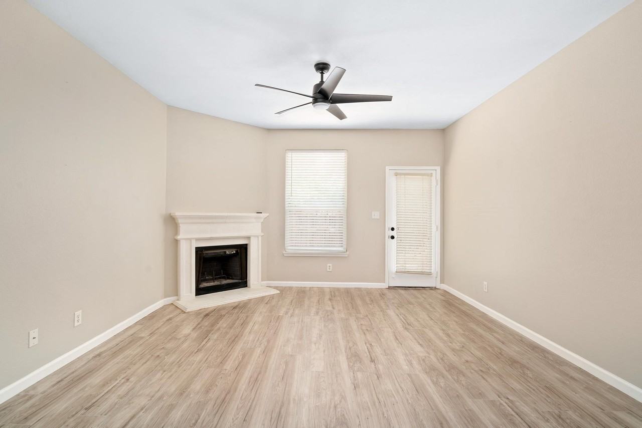 3957 Parkhaven Dr - Photo 4 of 13