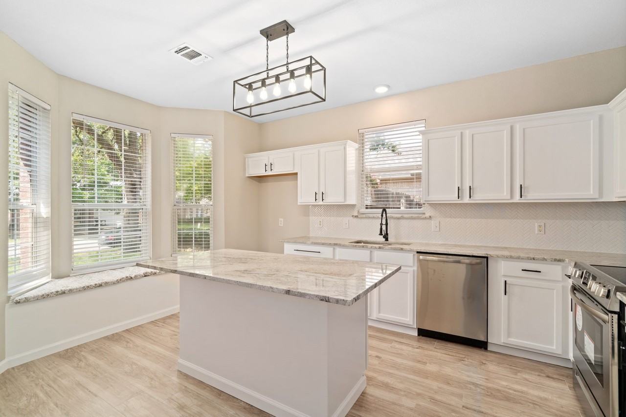 3957 Parkhaven Dr - Photo 6 of 13