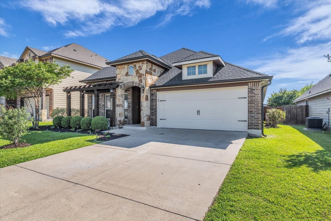 10804 Aurora Dr - Photo 2 of 31