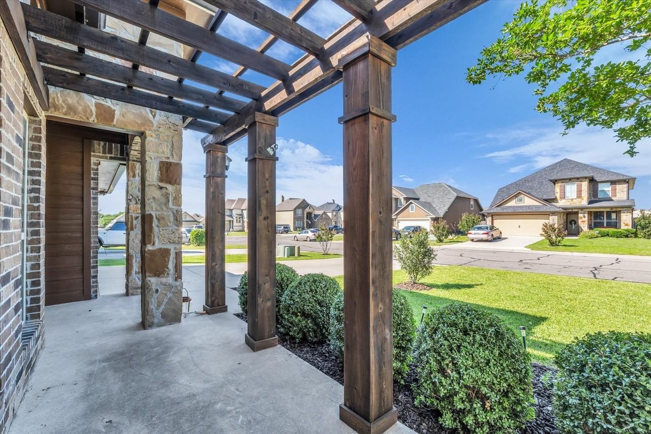 10804 Aurora Dr - Photo 4 of 31