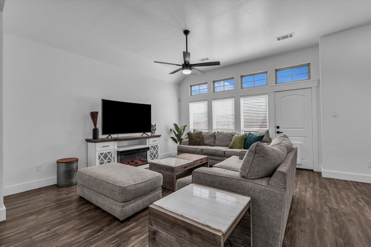 10804 Aurora Dr - Photo 6 of 31