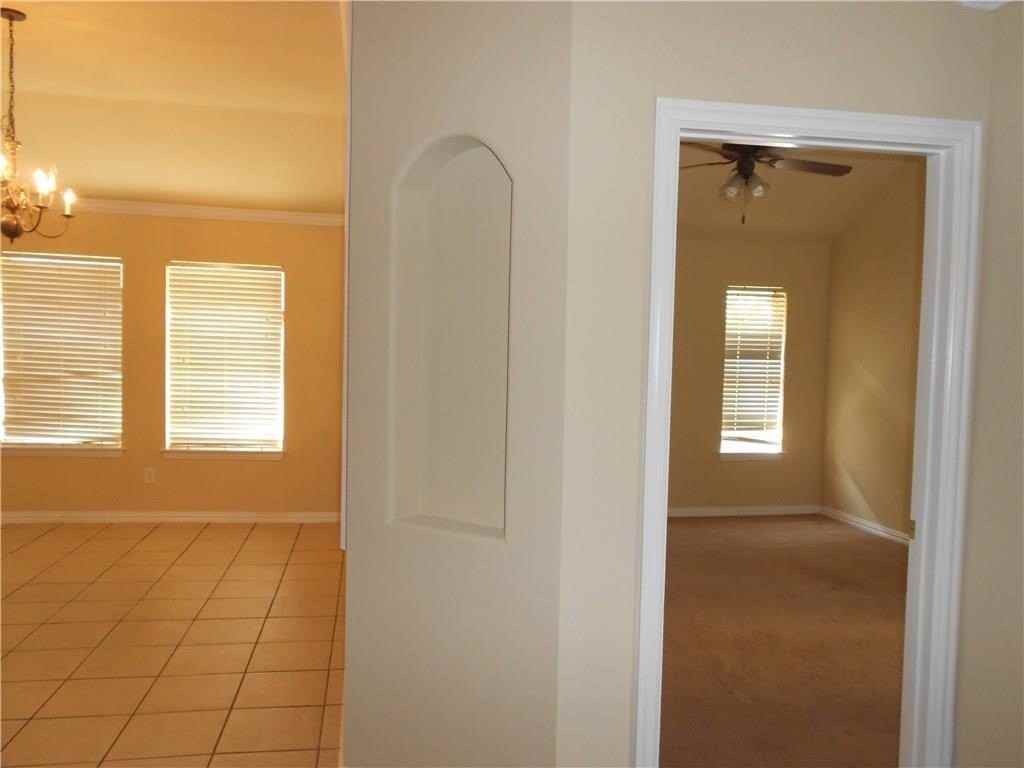 8600 Western Meadows Dr - Photo 5 of 21