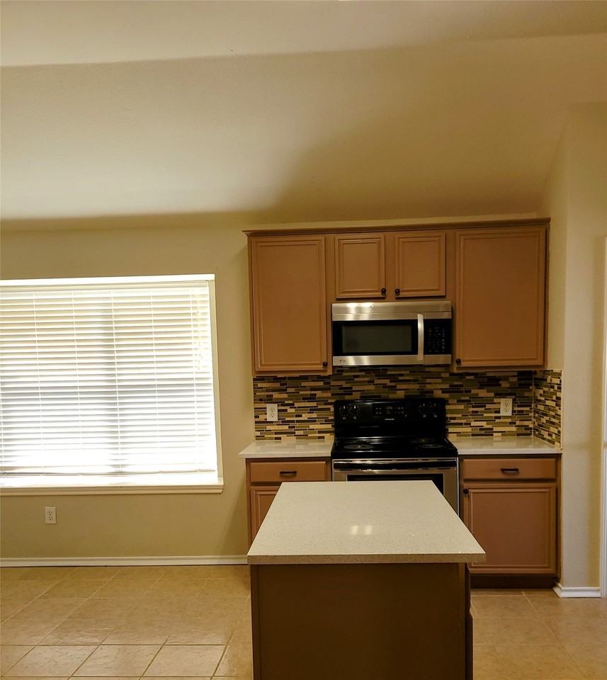 5598 Carrington Dr - Photo 3 of 19