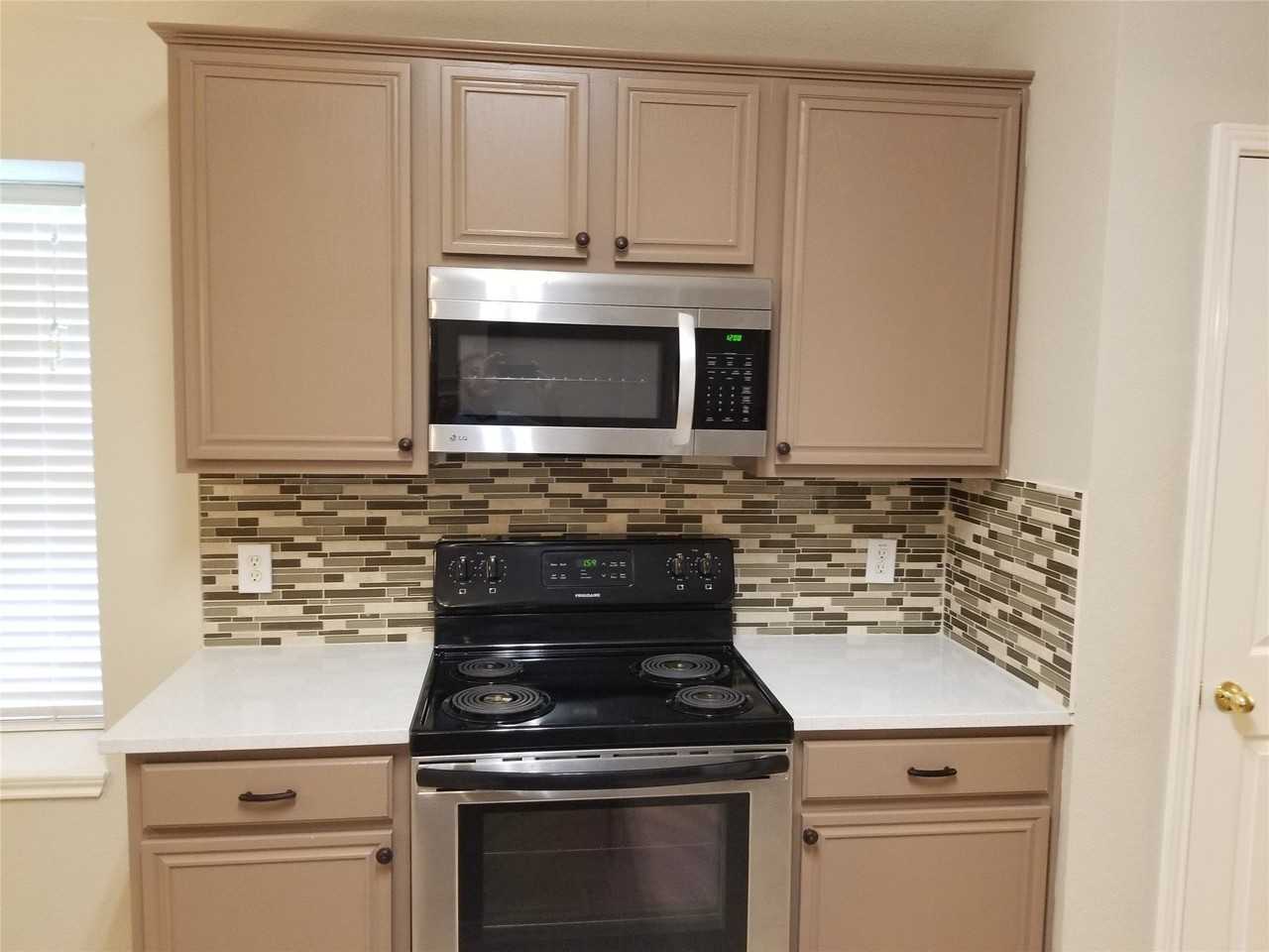 5598 Carrington Dr - Photo 4 of 19