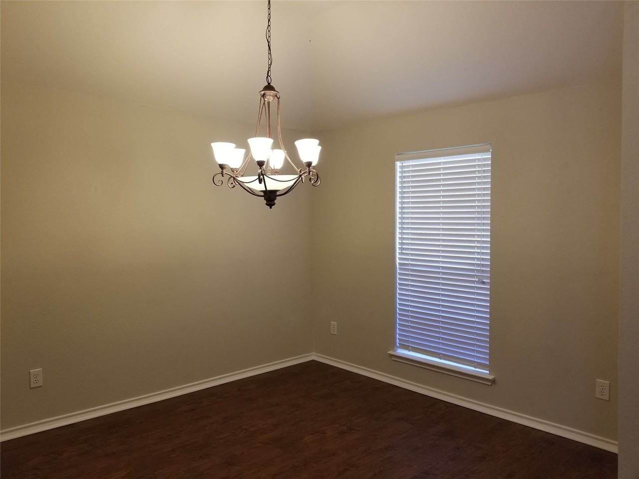 5598 Carrington Dr - Photo 7 of 19