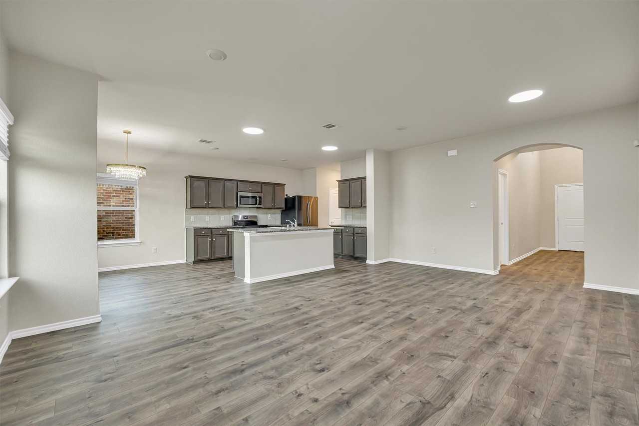 2271 Bryant Ln - Photo 4 of 23