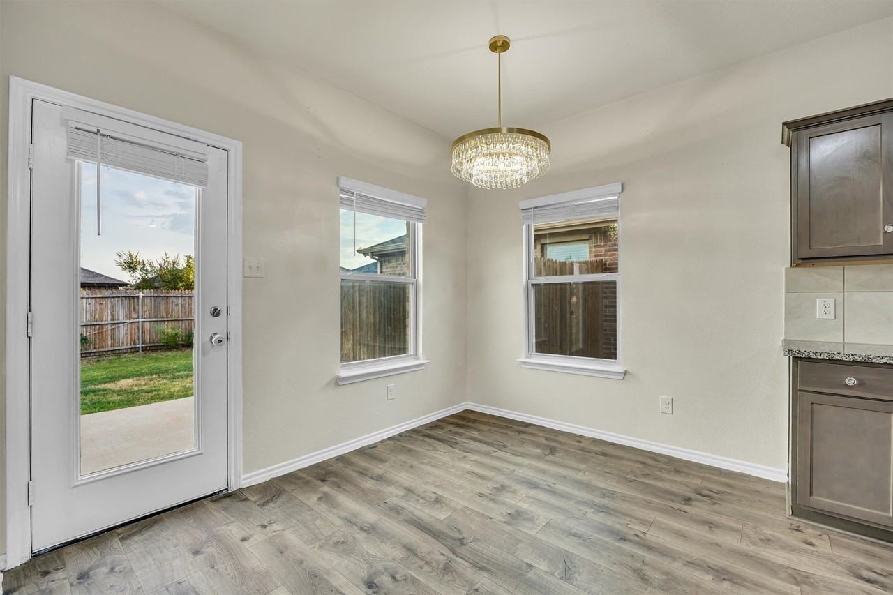 2271 Bryant Ln - Photo 7 of 23